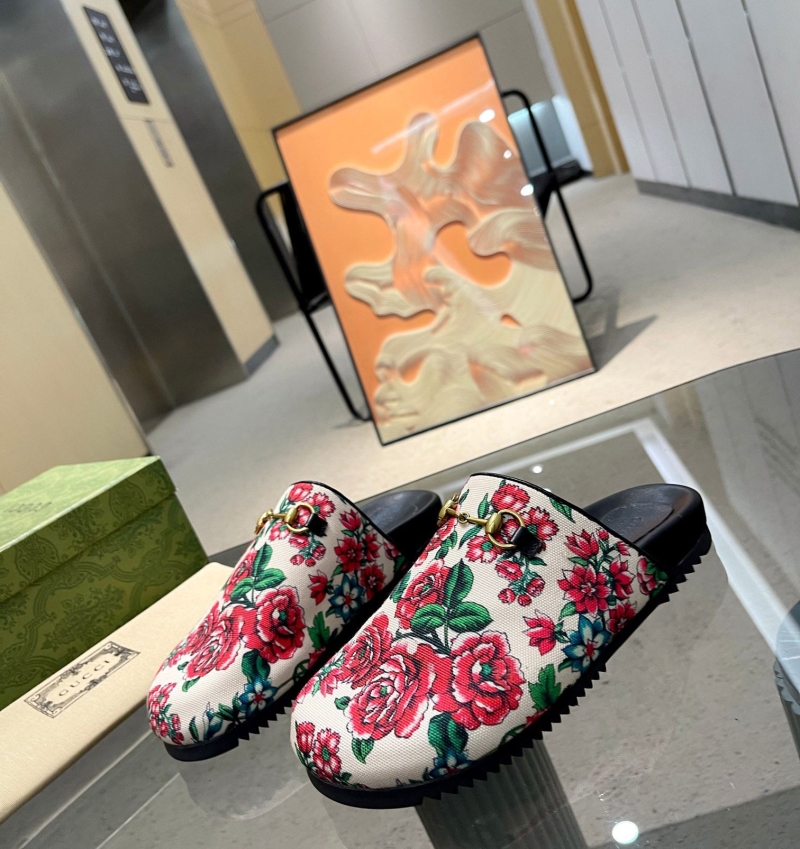 G*u*i slippers